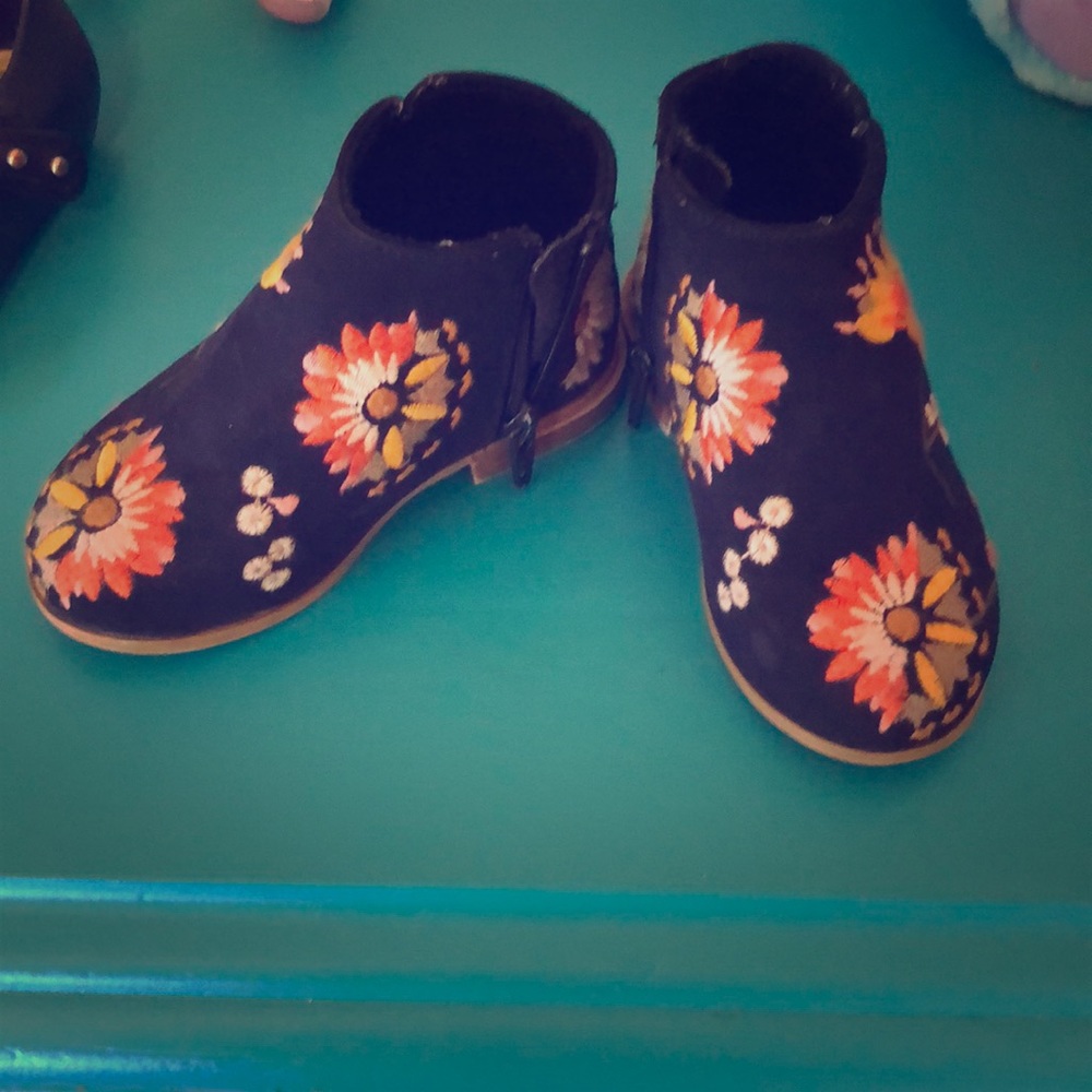 Zara adorable boots
